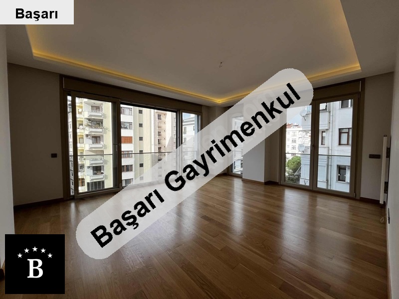 Başarı'dan suadi̇ye bağdat'a yakin yeni̇ bi̇nada 140m² 3+1 boş firsat dai̇re