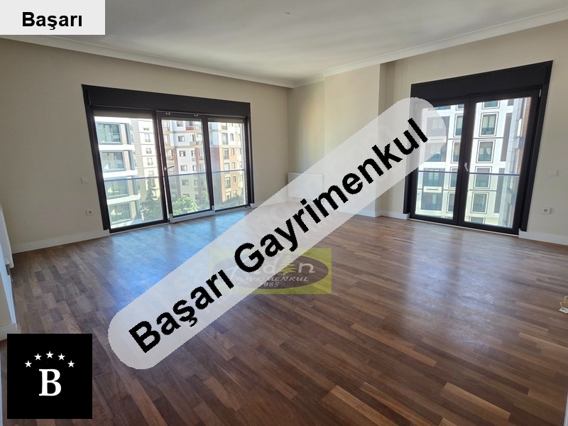 suadi̇ye feri̇de geçi̇di̇'ne komşuyeni̇ bi̇na 3+1 boş dai̇re