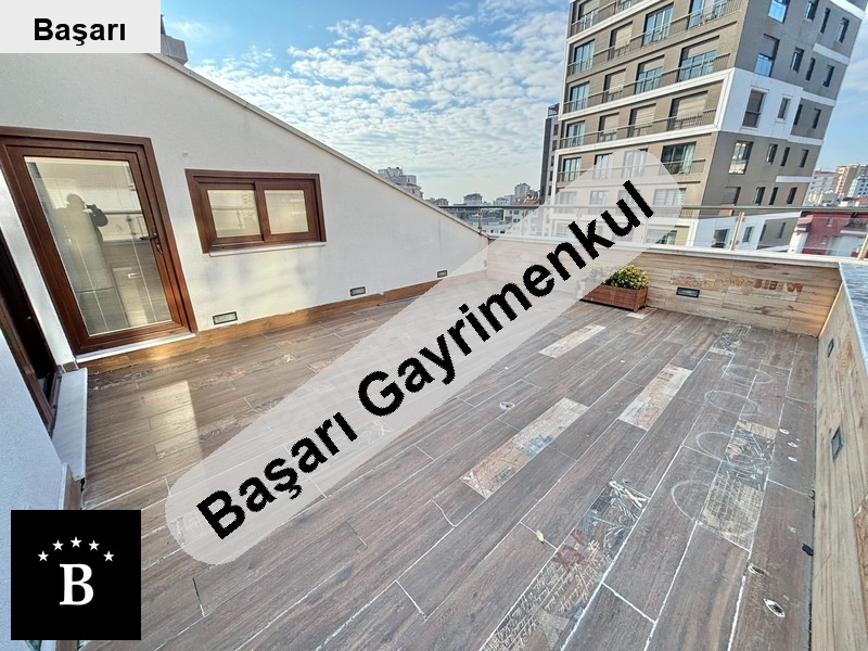 Başarı'dan  alternati̇fsi̇z sahi̇l'e yakin 220m2 4+1 terasli dubleks