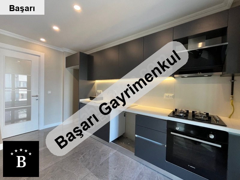 Başarı'dan suadiye'de bağdat cd komşu balkonlu ebanyolu yeni 140m² 3+1 boş