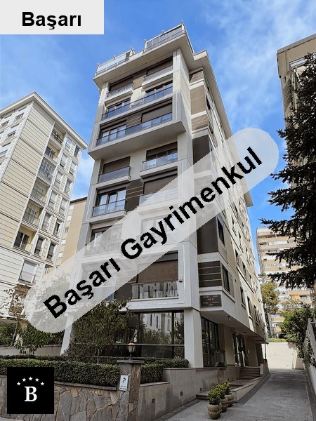 Başarı'dan oyuncak müzesi̇ni̇n sokağinda 175 m2 net kattatek yeni̇lenmi̇ş 4+1