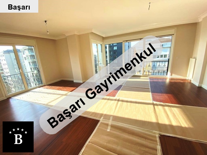 Başarı'dan şbakkal sahi̇lde 2 yillik yeni̇ 150m2 balkonlu ultra lüks