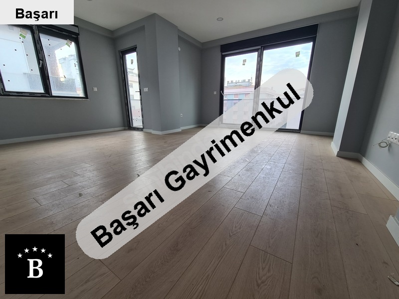 Başarı'dan göztepe bağdata yakin balkonlu ebeynli̇ sifir ara kat