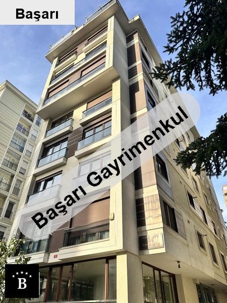 Başarı'dan göztepe'de mimari tasarımlı 3 banyolu katta tek 220m² 4+1 arakat