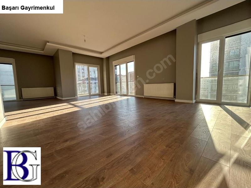 Başarı'dan Bağdat'a yakın ethemefendi̇ caddesi̇ üzeri̇nde emsalsi̇z dubleks 325 m2 2025 yapımı 30 m2 teraslı 