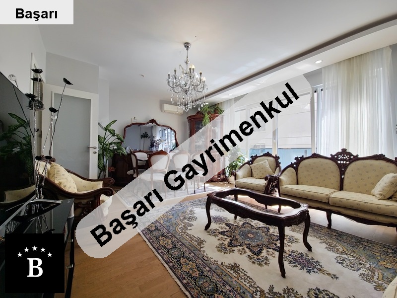 Başarı'dan suadi̇ye ayşekadin metro yakini 3+1 havuzlu 130m²