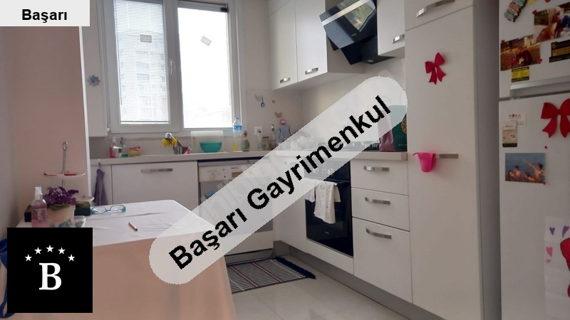 Başarı'dan suadi̇yede net 100 mt2 çok kullanişli 4 yillik kombi̇li̇ 3+1