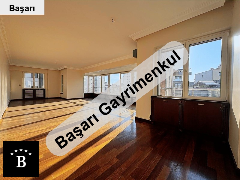 Başarı'dan 'ye 1sokakta 2004 yapımı katta tek 250m2 4+1 satılık daire