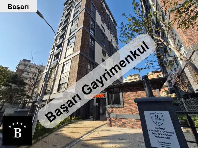 Başarı'dan  havuzlu si̇tede 55m2 net boş 1+1 dai̇re
