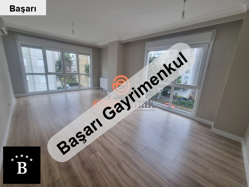 Başarı'dan  erenköy 3+1 marmaray  çarşi'ya çok yakin si̇te i̇çi̇nde