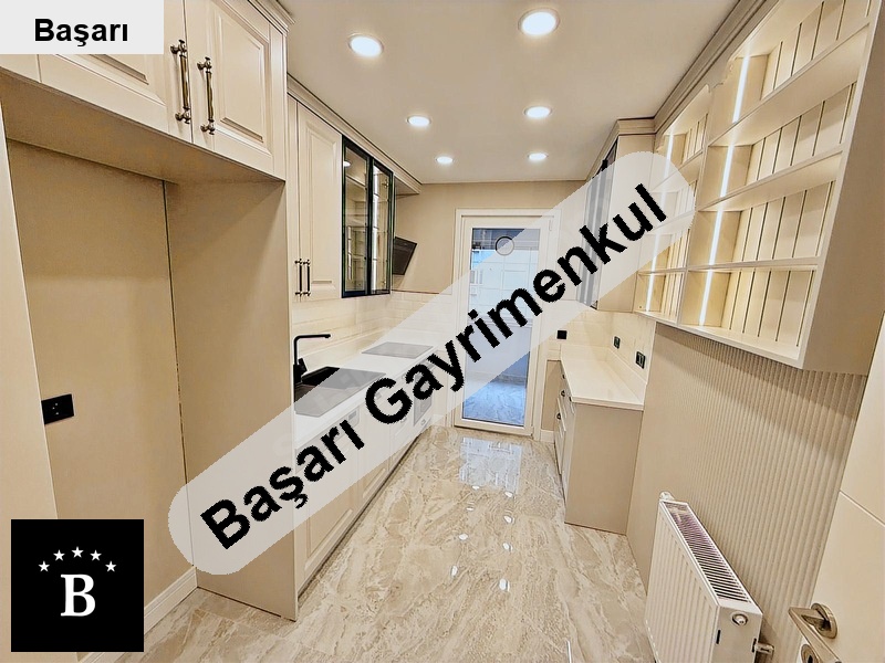 Başarı'dan erenköyde 8 yıllık günlikli site i̇çerisinde 3+1 balkonlu daire