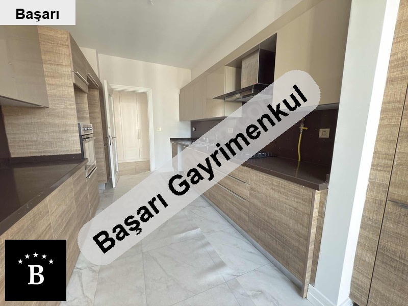 Başarı'dan ' erenköyde havuzlu günli̇kli̇ satilik geni̇ş dubleks 4+2