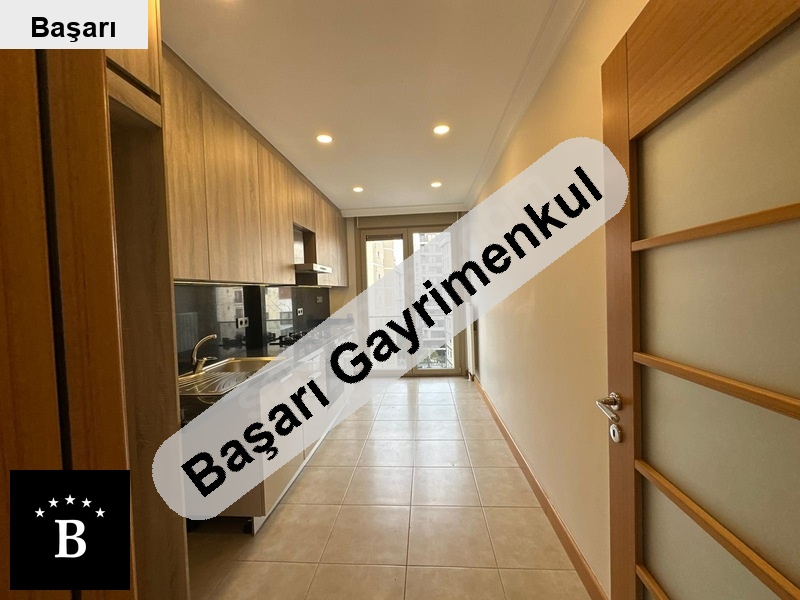 Başarı'dan suadiye marmaray   yakını sakin sokakta geniş 3+1