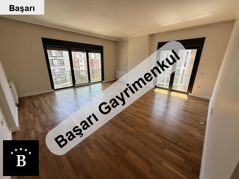 Başarı'dan suadi̇ye bağdat si̇ne 5bi̇na önü açik balkonlu 3+1