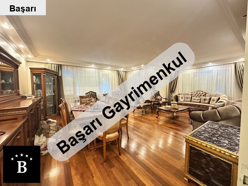 Başarı'dan  erenköy'de 2002 yapimi 6+1 350m2 terasli satili