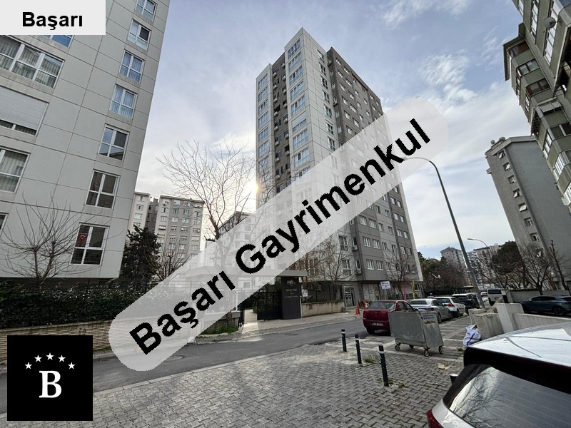 Başarı'dan erenköyde bağdata yakin günli̇kli̇ ebv banyolu özel dekorlu 3+1