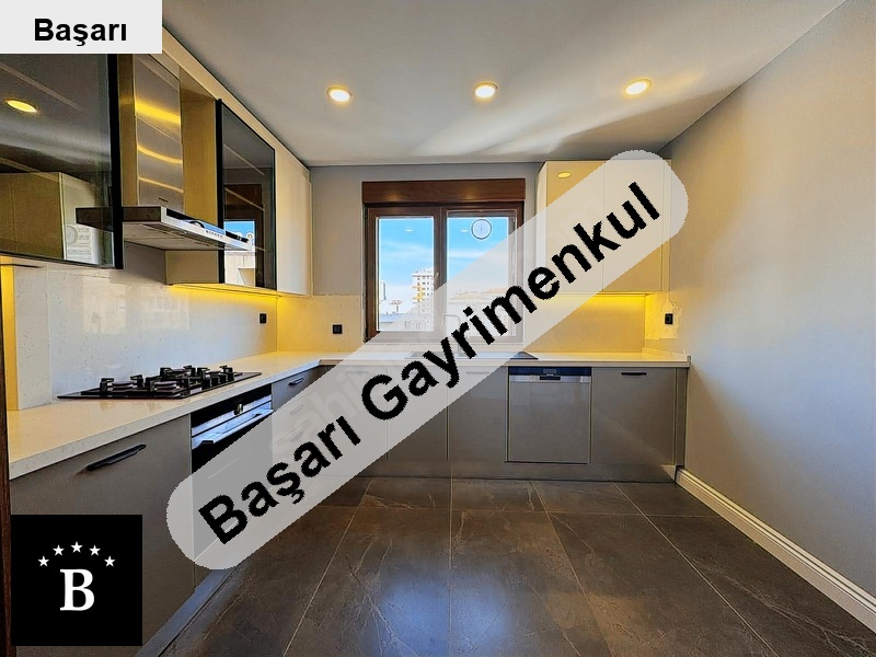 Başarı'dan erenköy bahriyeli sokak üzerinde 2016 yapımı 165m² 3+1